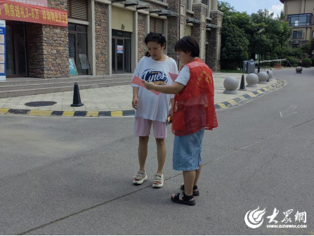 济宁高新区王因街道商住社区龙玺小区开展"节约用水 从我做起"宣传