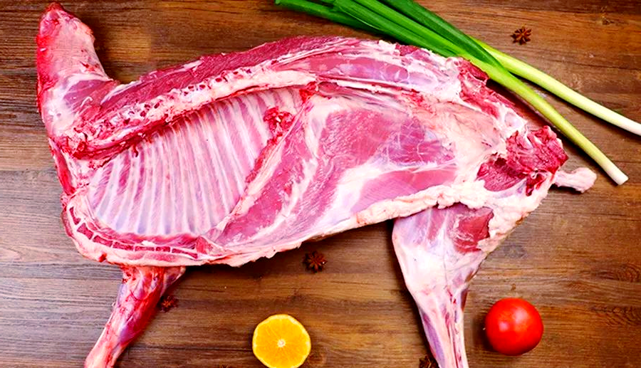 黑山羊肉的鲜嫩,既源于其卓越的出身,又与是否现宰息息相关