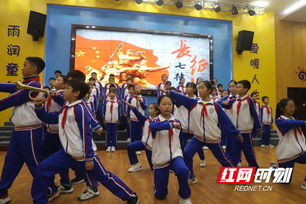 栗雨小学开展班级朗诵比赛