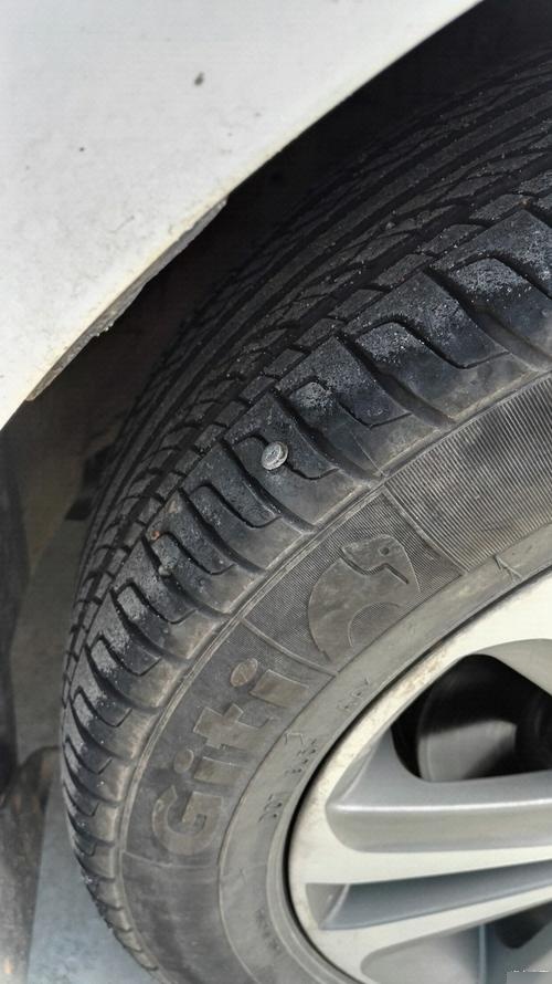 轮胎钉子扎了怎么办