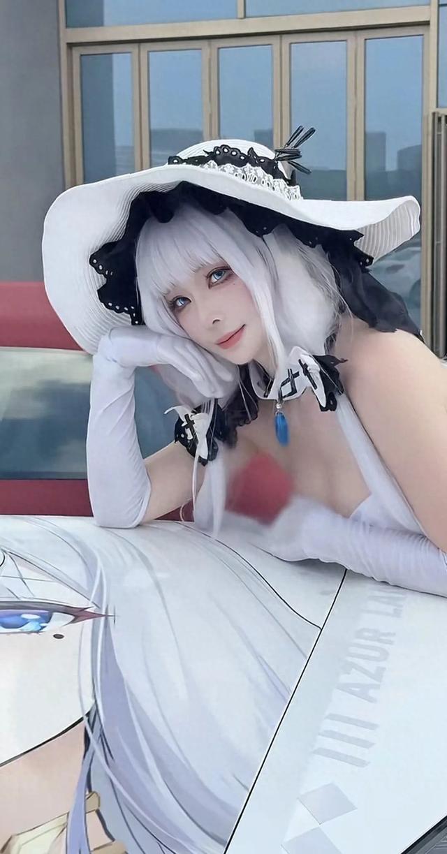 碧蓝航线:叉子宝宝cos光辉,纯洁无瑕的白色!