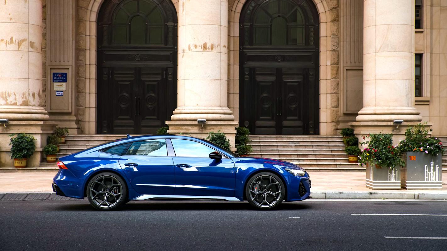 新款奥迪rs7全款落地多少钱