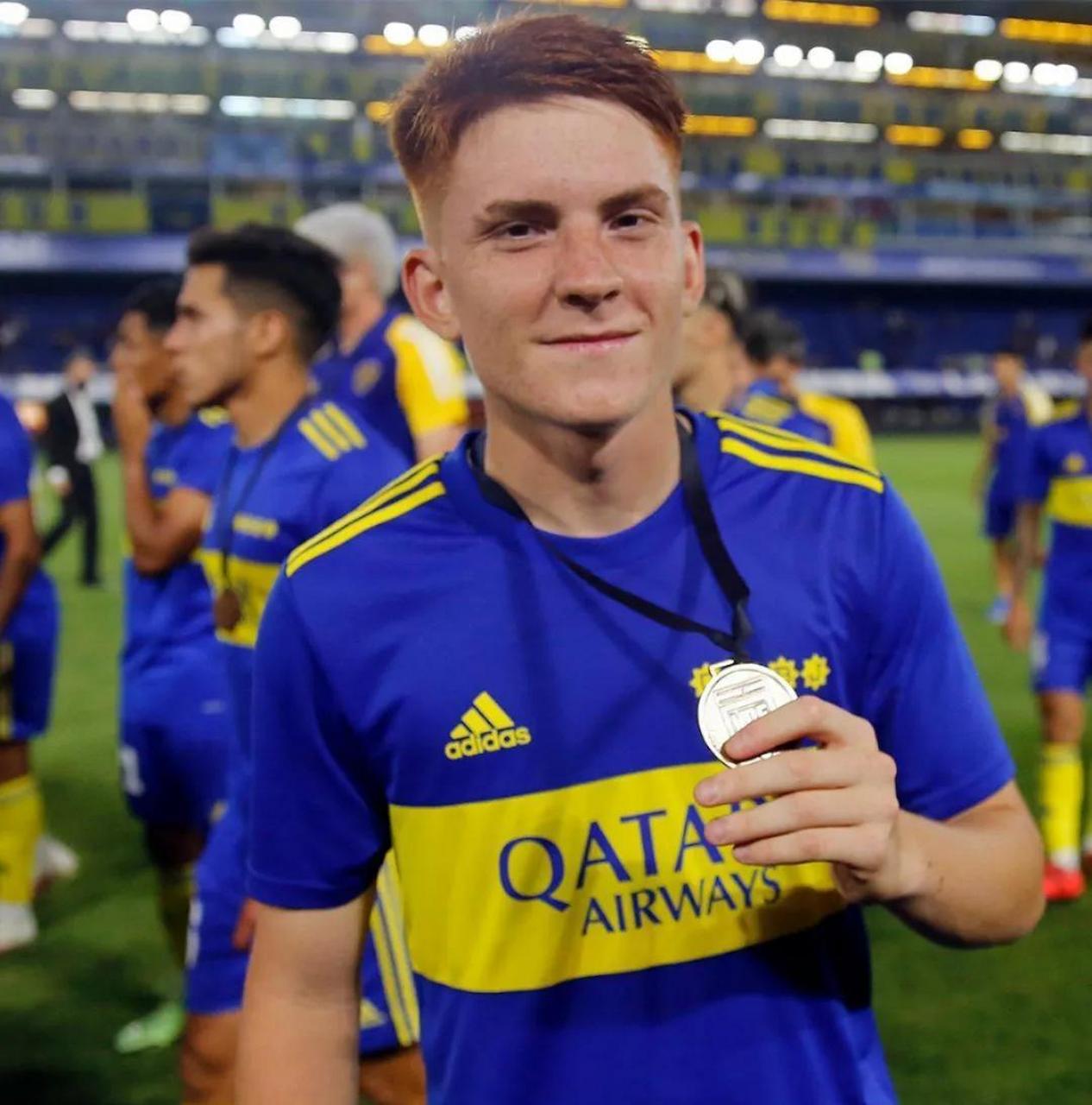 出生在阿根廷布宜诺斯艾利斯,场上司职后卫现效力于博卡青年身高172cm