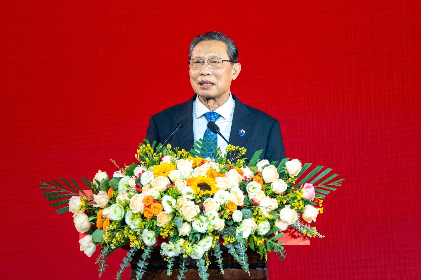 钟南山现身送祝福!华南师范大学迎90周年校庆