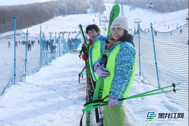 帽兒山滑雪場迎來冬奧滑雪熱 每日兩千發燒友享滑春雪