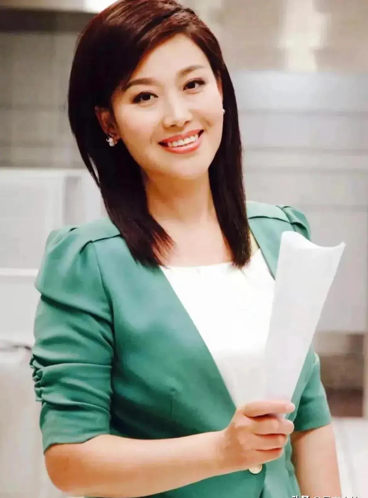 郑丽37岁嫁普通人,幸福生子,破谣言称为赵普妻子