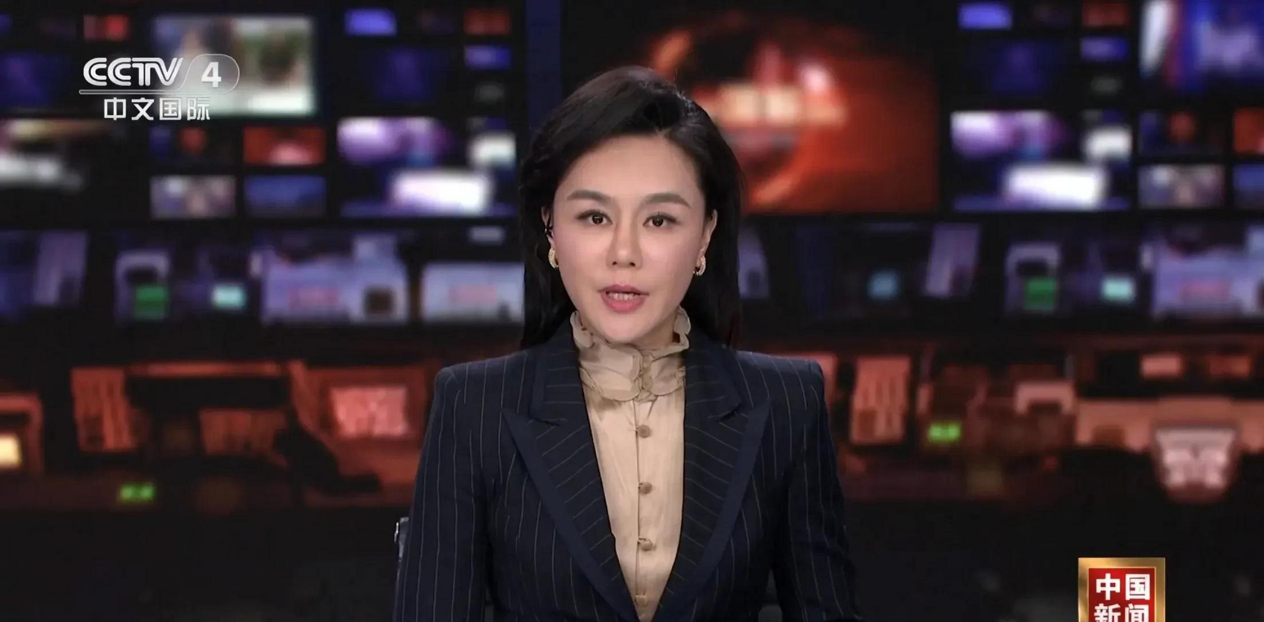 央视新闻主播太拼了,贴着创口贴出镜  2023年4月25日,央视中文国际