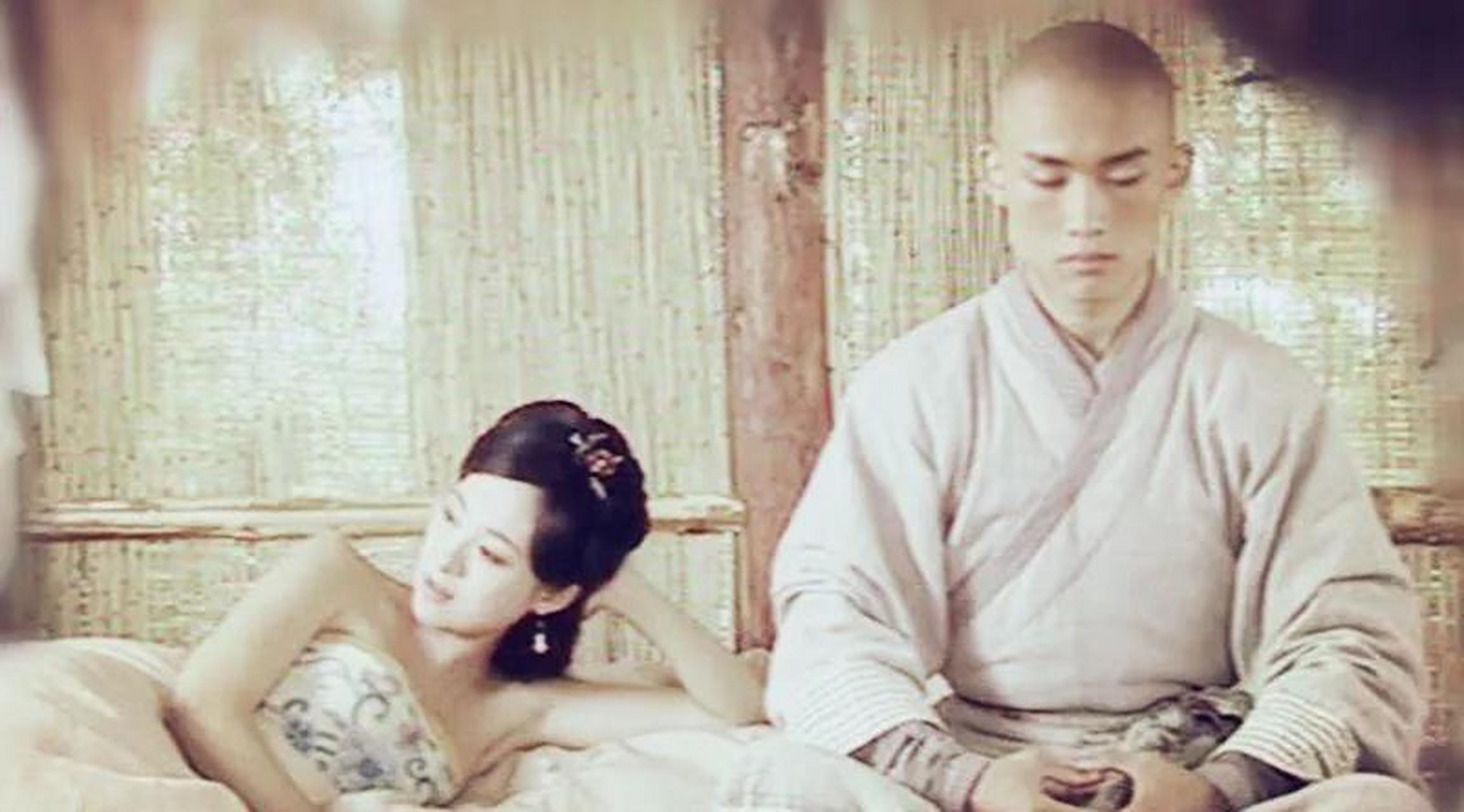 是夜,高阳公主悄悄走进草屋,被辩机和尚一把搂住,粗声道:"终于来了