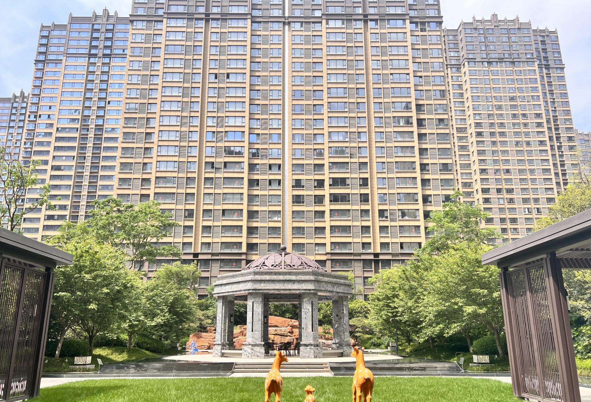 她说之前看中的宝鸡海河湾最近有两栋楼提前180天交付