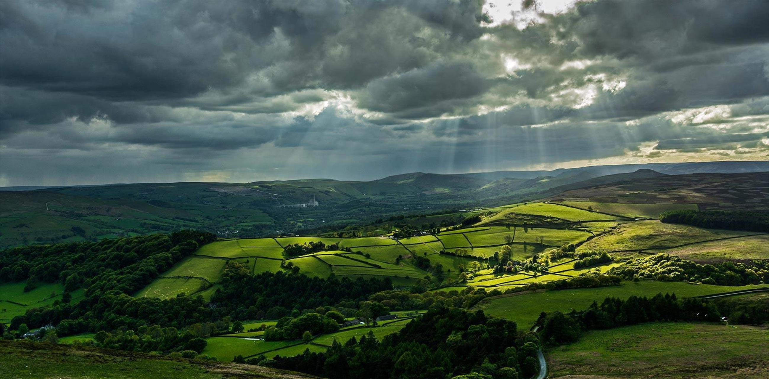 内心孤独的人特别喜欢旷野风景,虽然旷野的风景也填充不了内心的孤独