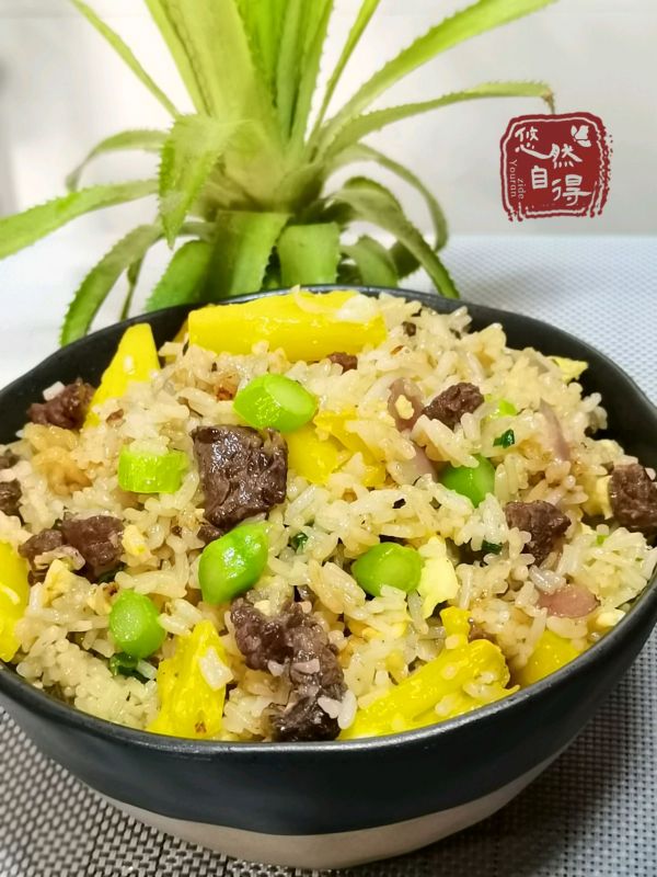 肉食主义狂欢 香软可口《菠萝牛肉炒饭》