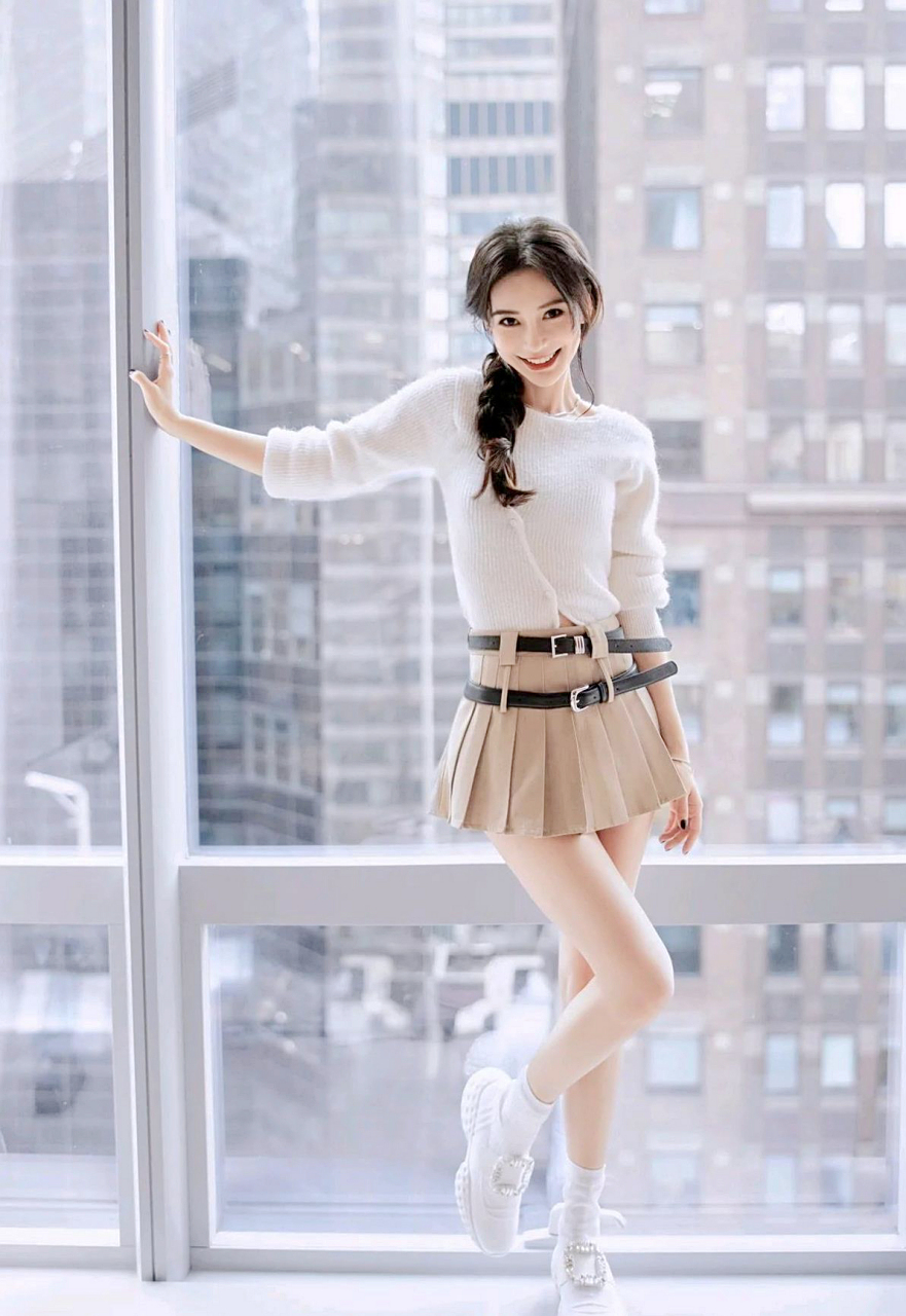 5月19日,工作室发布了一组美国甜心angelababy造型的柳工随机网照