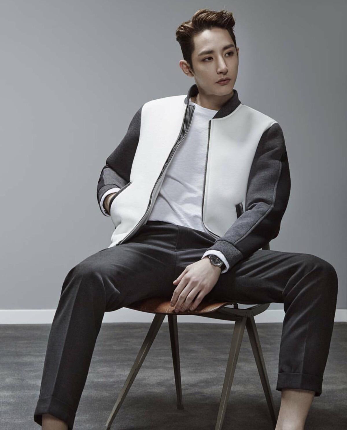 韩国长腿欧巴不仅长相帅气,身材更是欲,简直就是行走的衣架子