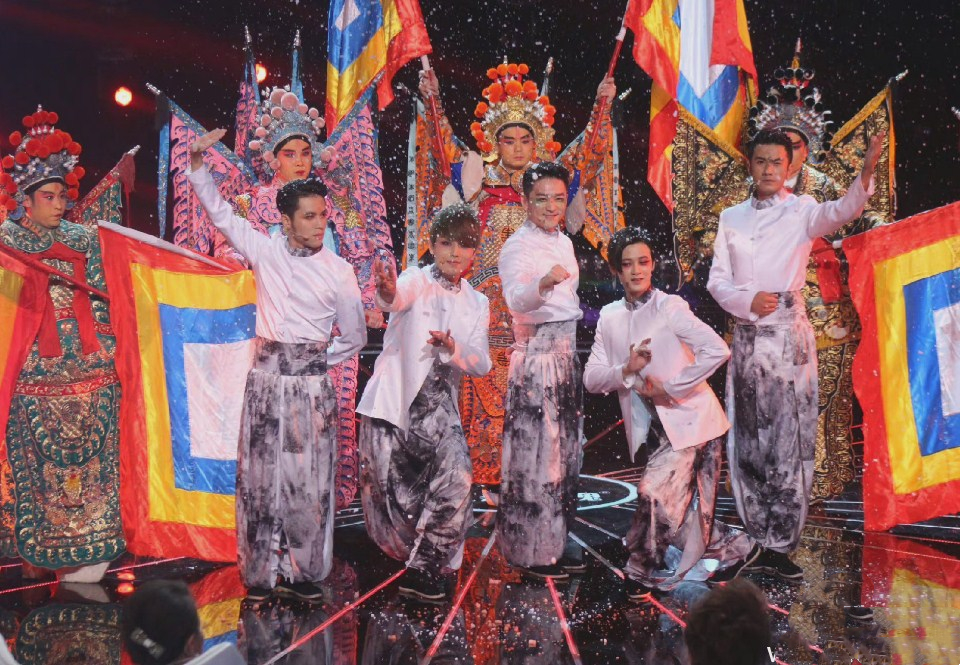 郭麒麟助阵mic男团,演唱京剧版《无字碑》,檀健次反串旦角太惊艳