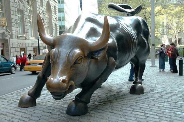 华尔街"铜牛"创作者去世 终年80岁