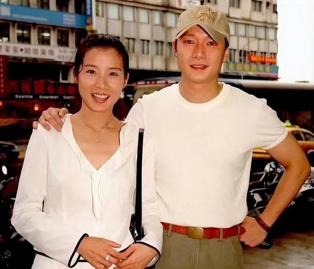 岳翎:长相漂亮戏也好,嫁圈外丈夫,幸福美满