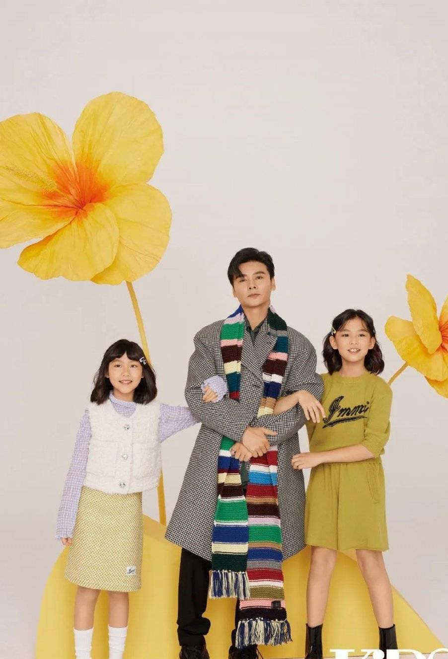 蔡少芬一家五口出游,张晋把儿子扛肩上展爸爸力,鱼蛋似好奇宝宝