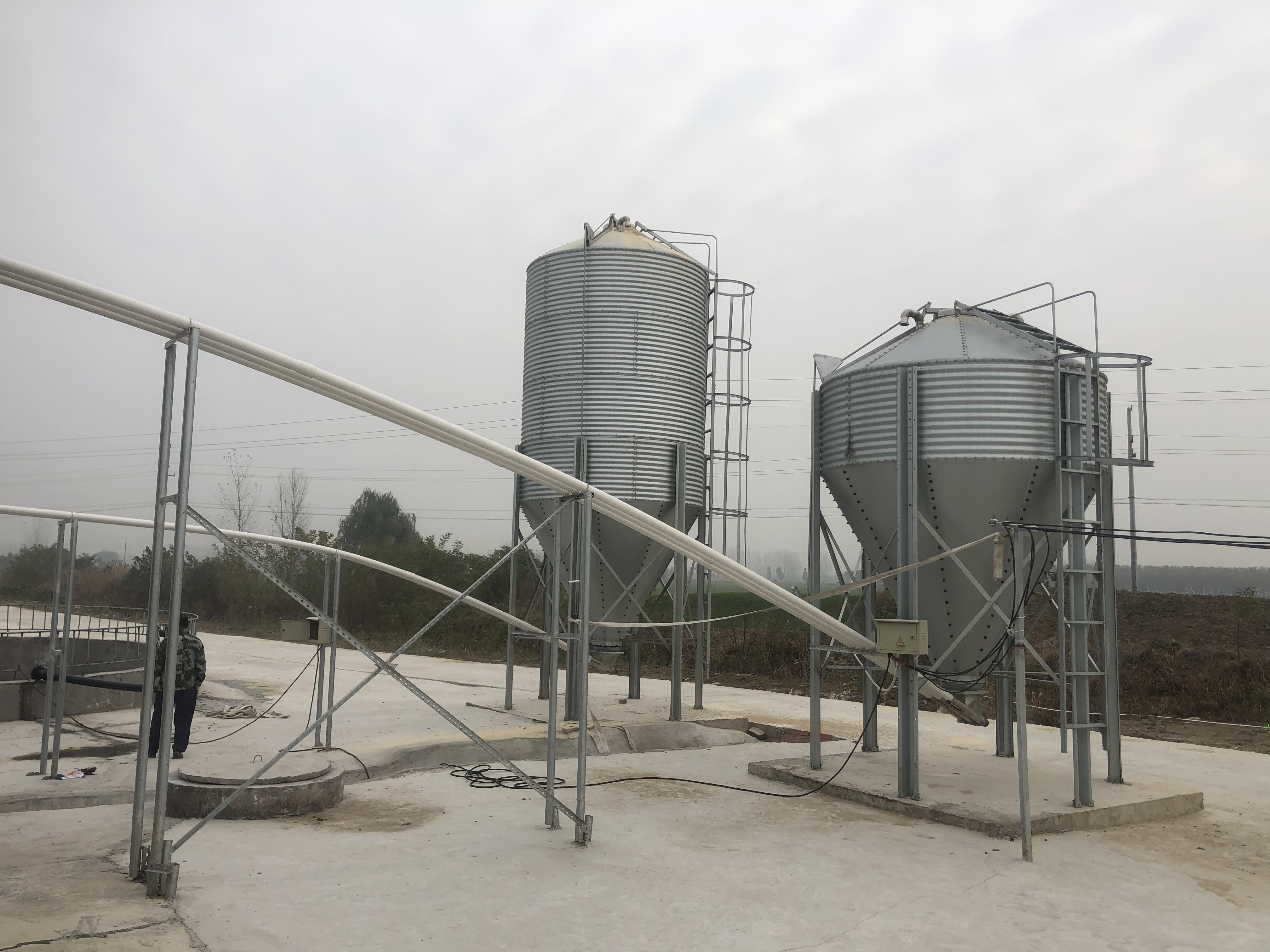 镀锌料塔:一步到位解决饲料储存难题