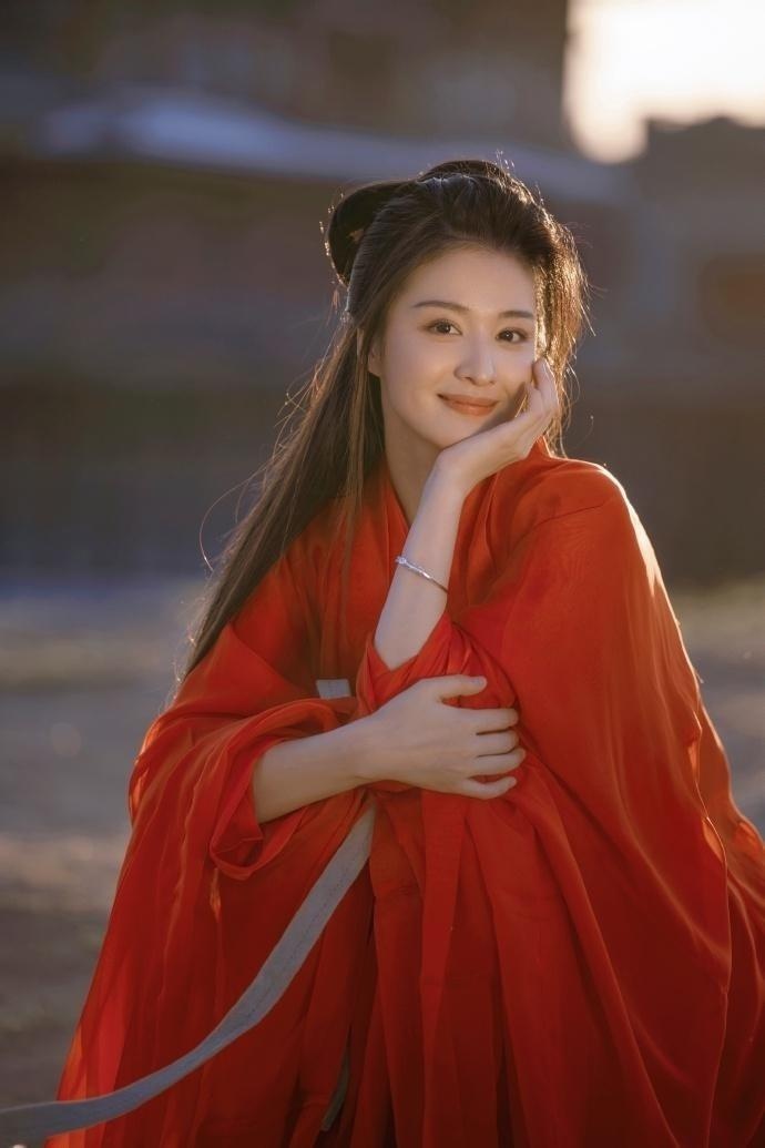 杨洋绯闻女主王楚然被指撞脸金星,对比图引热议,金星本人回应:说你像
