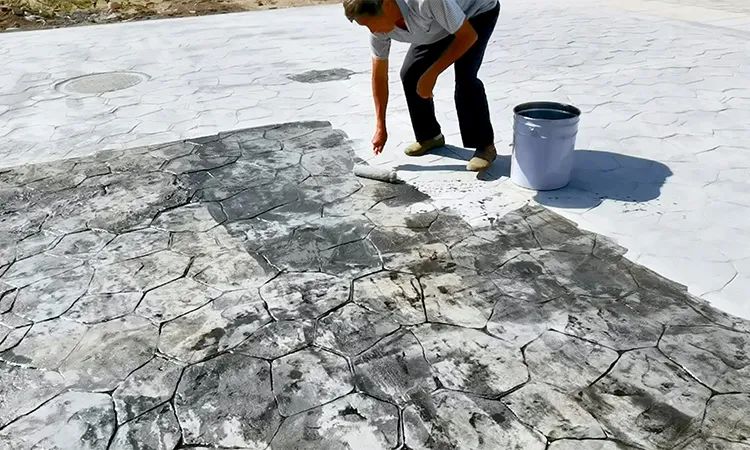 压花地坪施工方案,一改以往混凝土的灰暗色