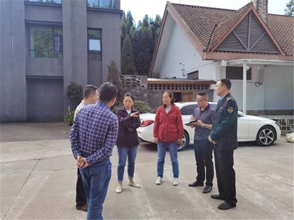 荥经县委书记李蓉带队开展节前安全检查