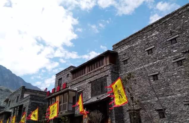 三国第一堡垒郿坞,储备可用30年的粮食,恰恰表明董卓内心的恐惧