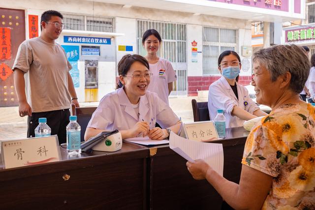 "医心进乡村,卫你送健康"走进西商村