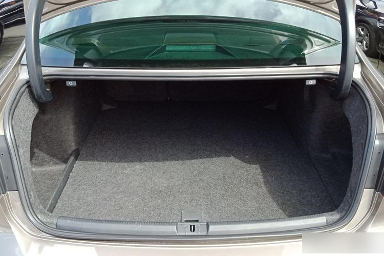 大众迈腾的后备箱换盖子维修要多少钱