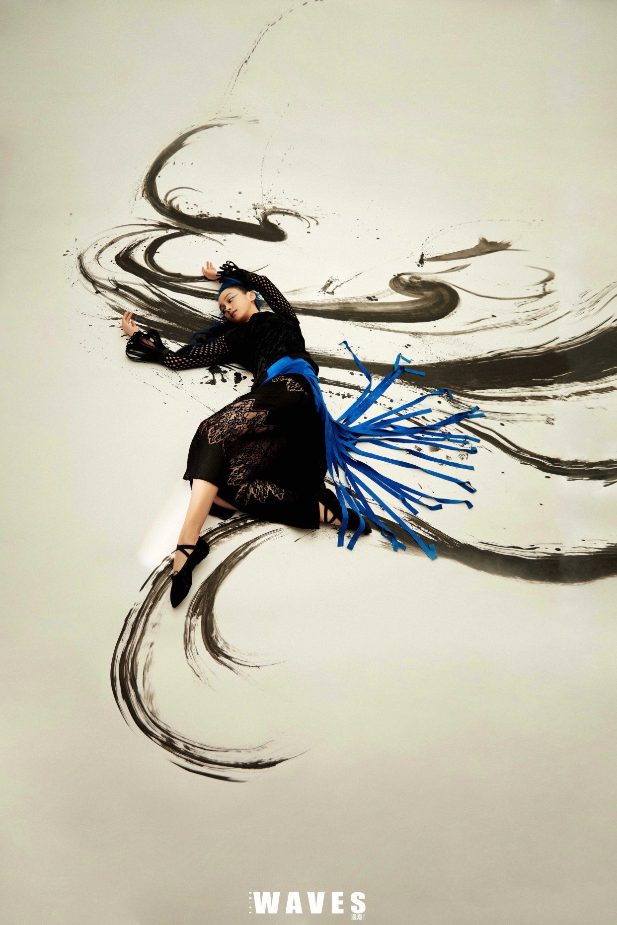 陆妍淇最新杂志大片释出 以"舞"为题 墨韵悠长 灵气逼人