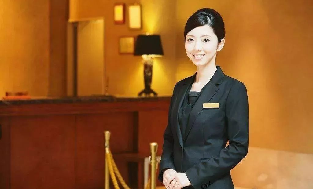 大堂副理就是在前厅做做检查?