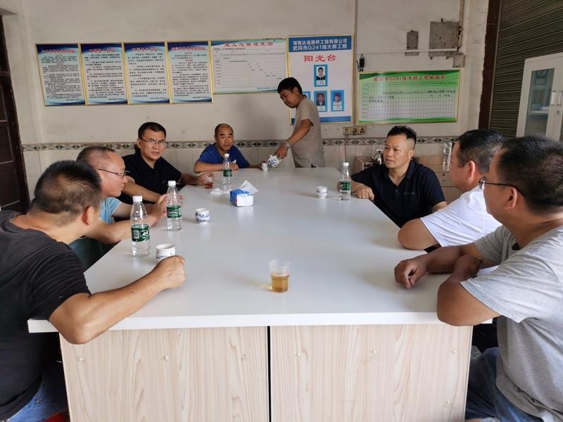 梁恩雄调度武冈市g241线龙溪镇大修工程