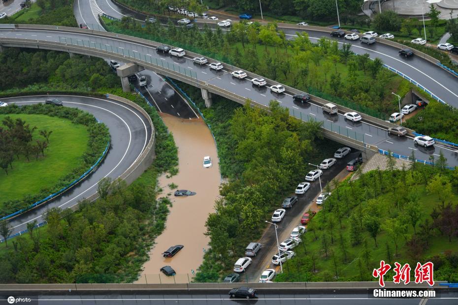 航拍暴雨后的郑州图片