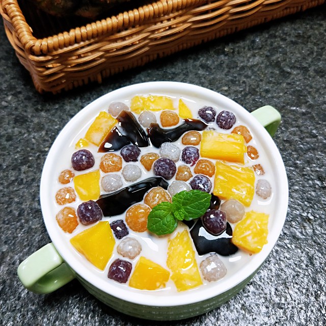 芒果芋圆烧仙草,炎炎夏日,就好这一口甜品