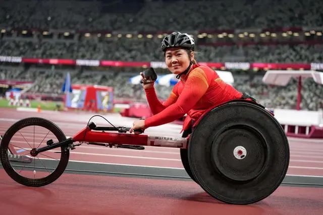 残奥会轮椅竞速运动员图片