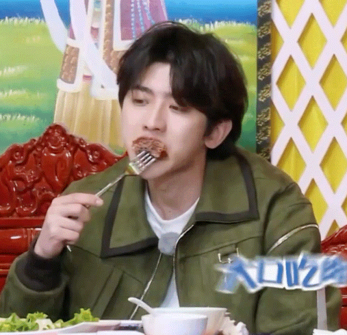 蔡徐坤能不能去做美食博主啊,他吃东西也太香了!