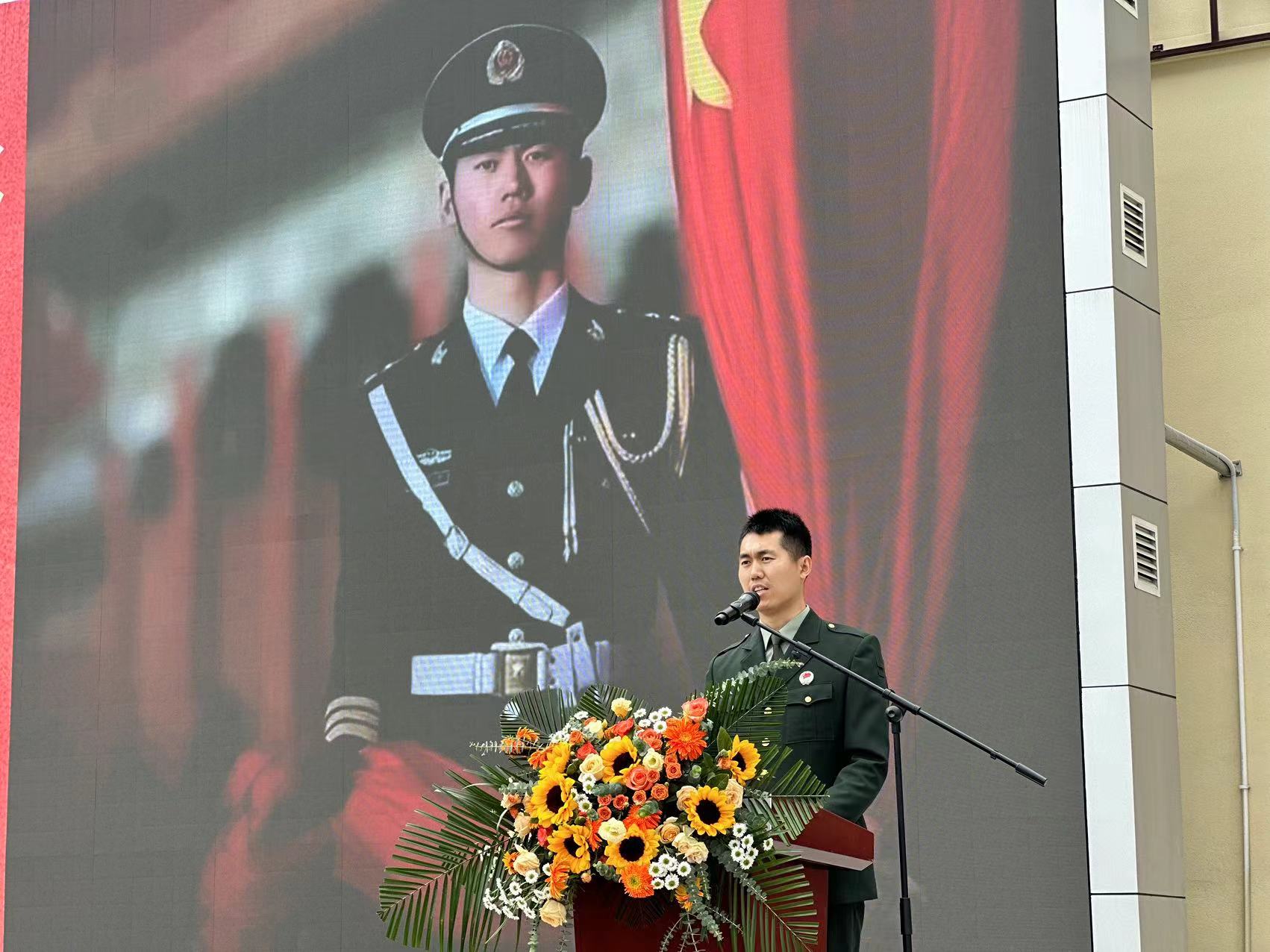 青春心向党 薪火永相传|我们和张自轩一起升国旗