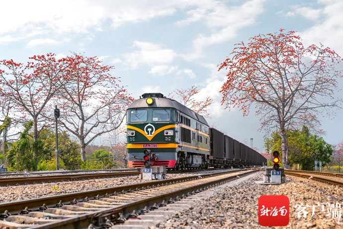 海南铁路全力抢运化肥助力春耕