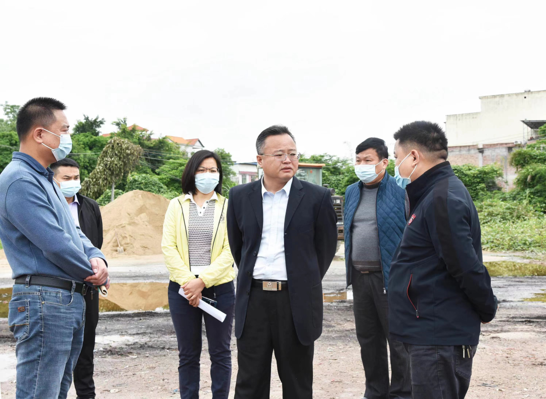 县长陈腾达实地调研教育,医疗项目建设