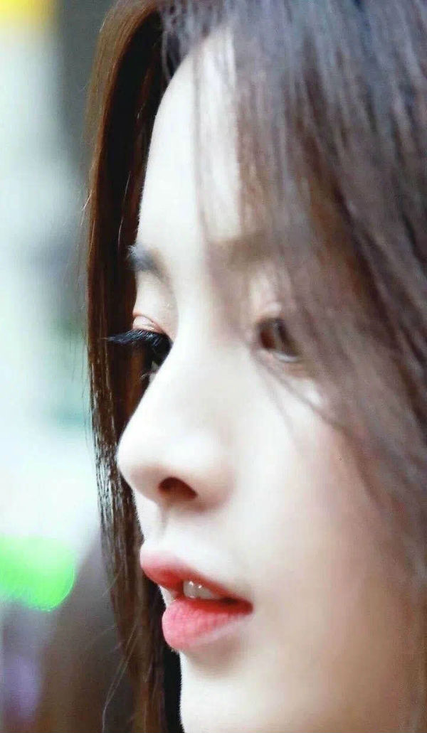 迷人计丨打假杨超越的"少女肌",比这场不背稿的临场发挥还精彩!