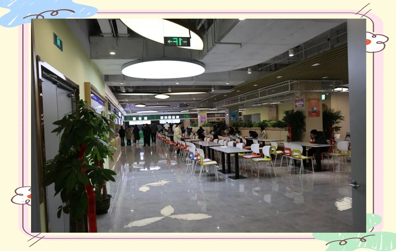 振涛校园新生活广场:美食与青春的共鸣