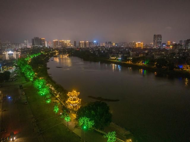 这绝对是钦州最强的夜景,你认得出来是哪里吗?