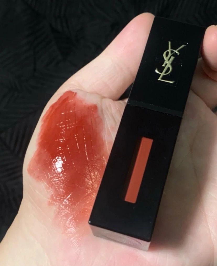 魅力红唇的代名词:ysl圣罗兰黑管唇釉416,一抹完美烂番茄色!