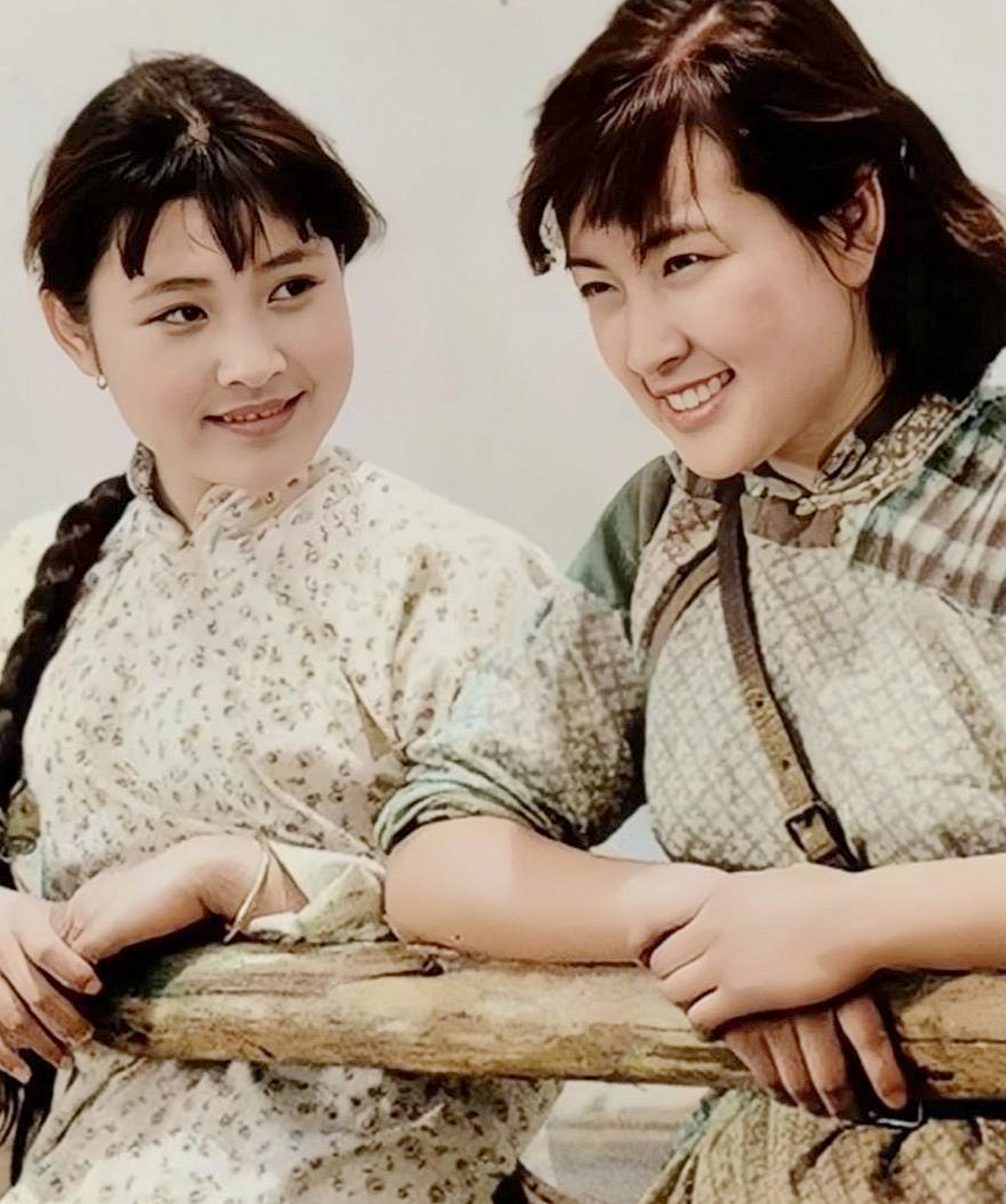 陈冲和刘晓庆,从少女变成了六十多岁的老人,几十年过去了,两位老师的