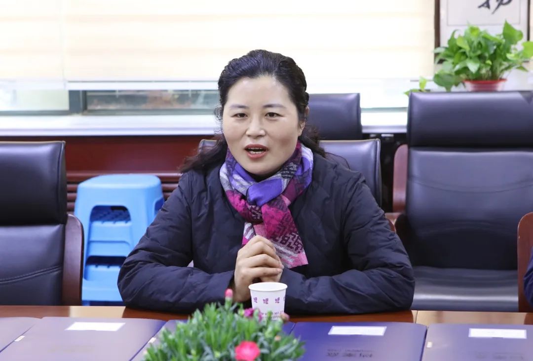 濮阳市委组织部副部长酒晓玲等到市实验小学慰问中原领军人才