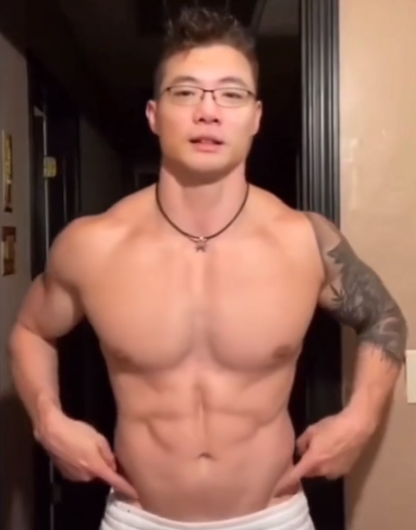 大司马被斗鱼官方和广告商要求健身,只因《肌肉金轮》太过于火爆