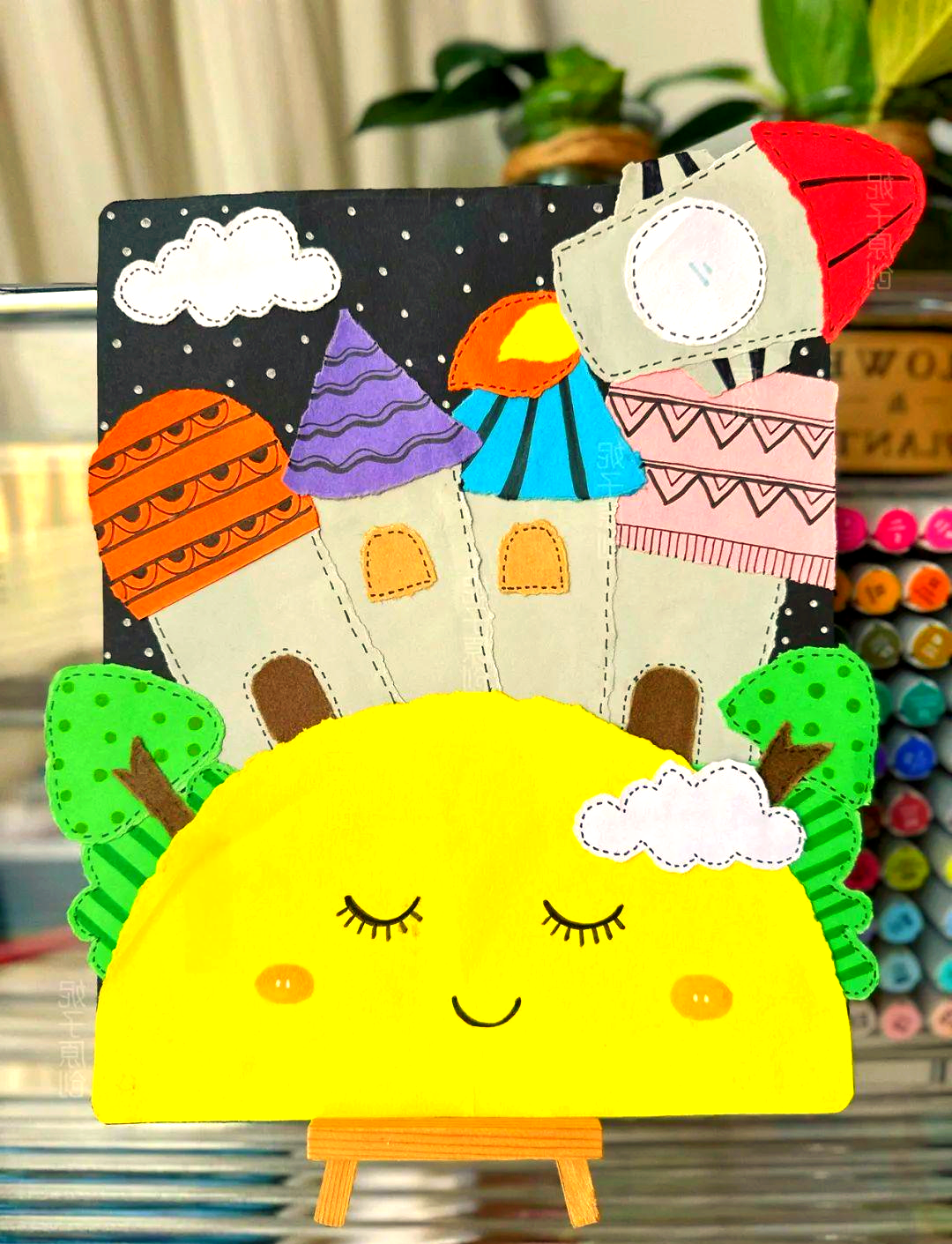 探索撕纸拼贴画的艺术:月亮上的小村庄