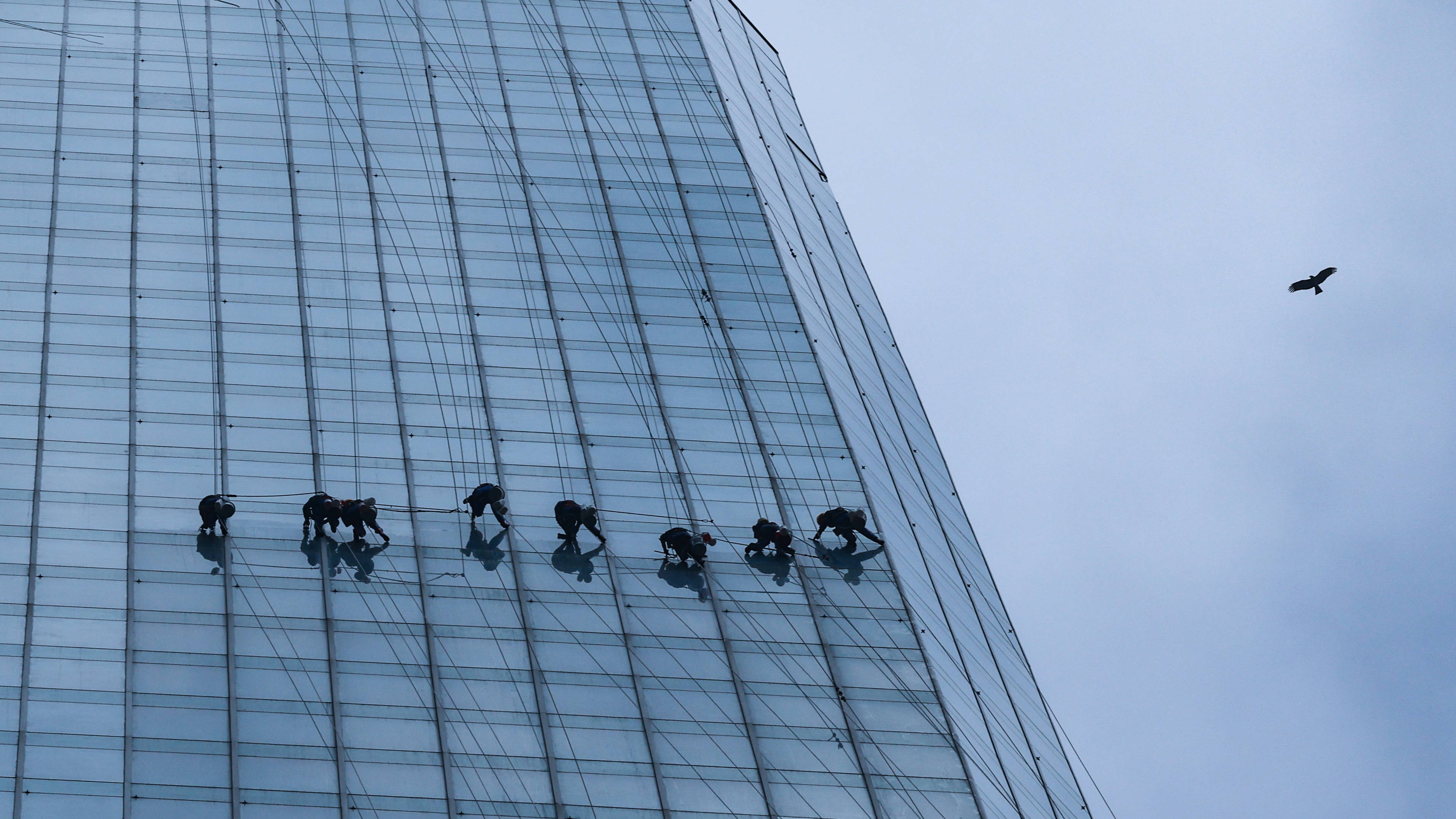 300米高空的"蜘蛛人"