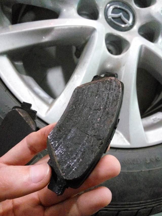 货车刹车片磨损严重了,怎么进行更换,求步骤