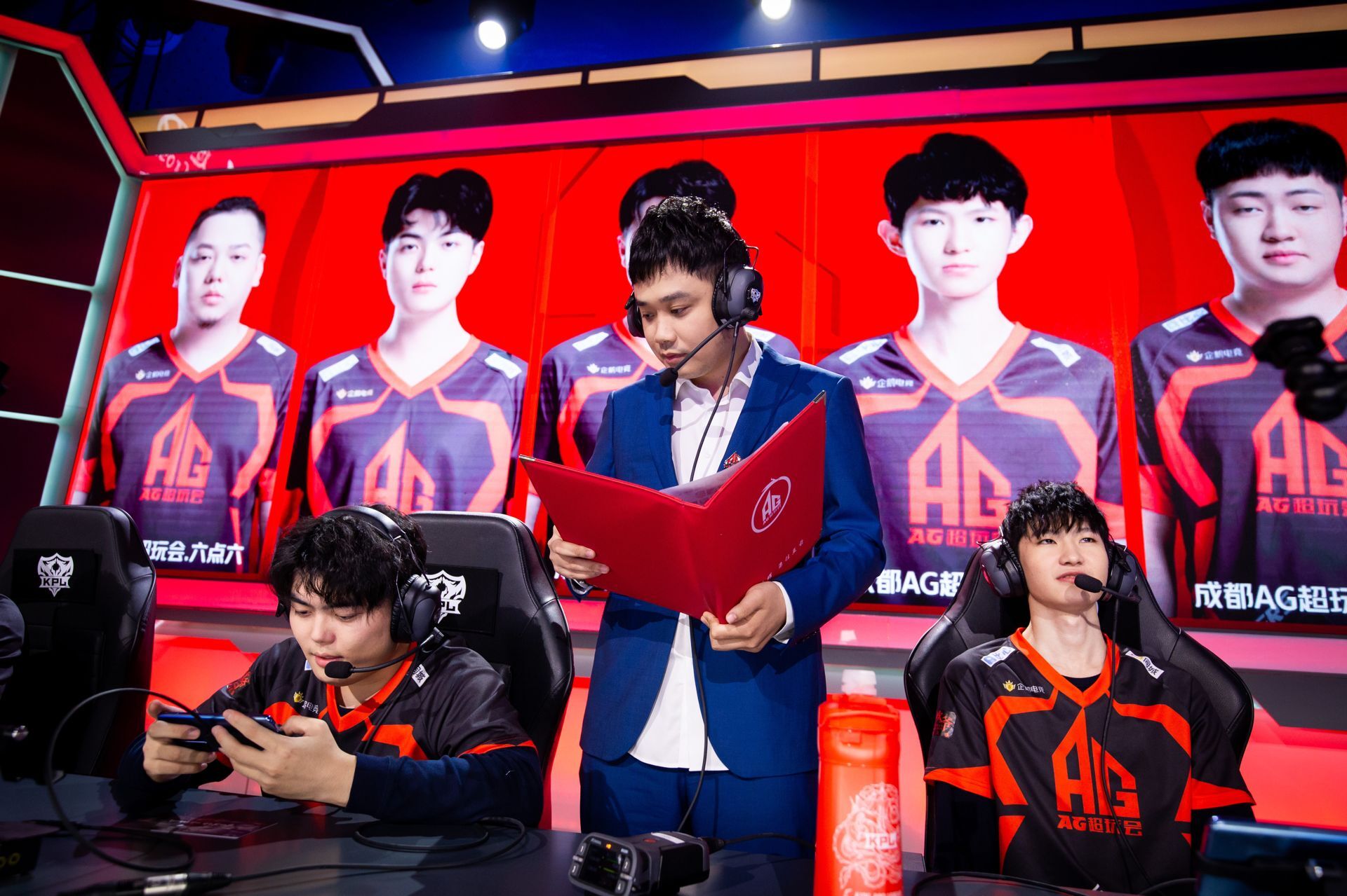 ag七年留队的原因曝光,啊泽希望跟他竞争上岗,不想月光买其他人