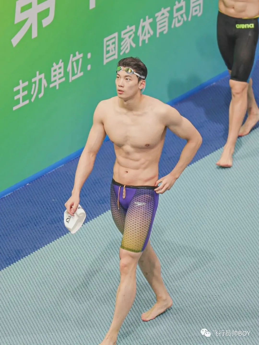 汪顺穿紧身紫色泳裤也太好看了吧